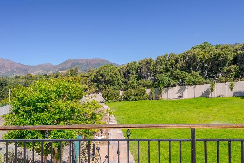 To Let 5 Bedroom Property for Rent in Constantia Western Cape